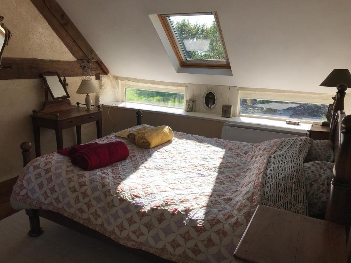 Bed and Breakfast Le jardin des fées à Savigny-le-Vieux Extérieur photo