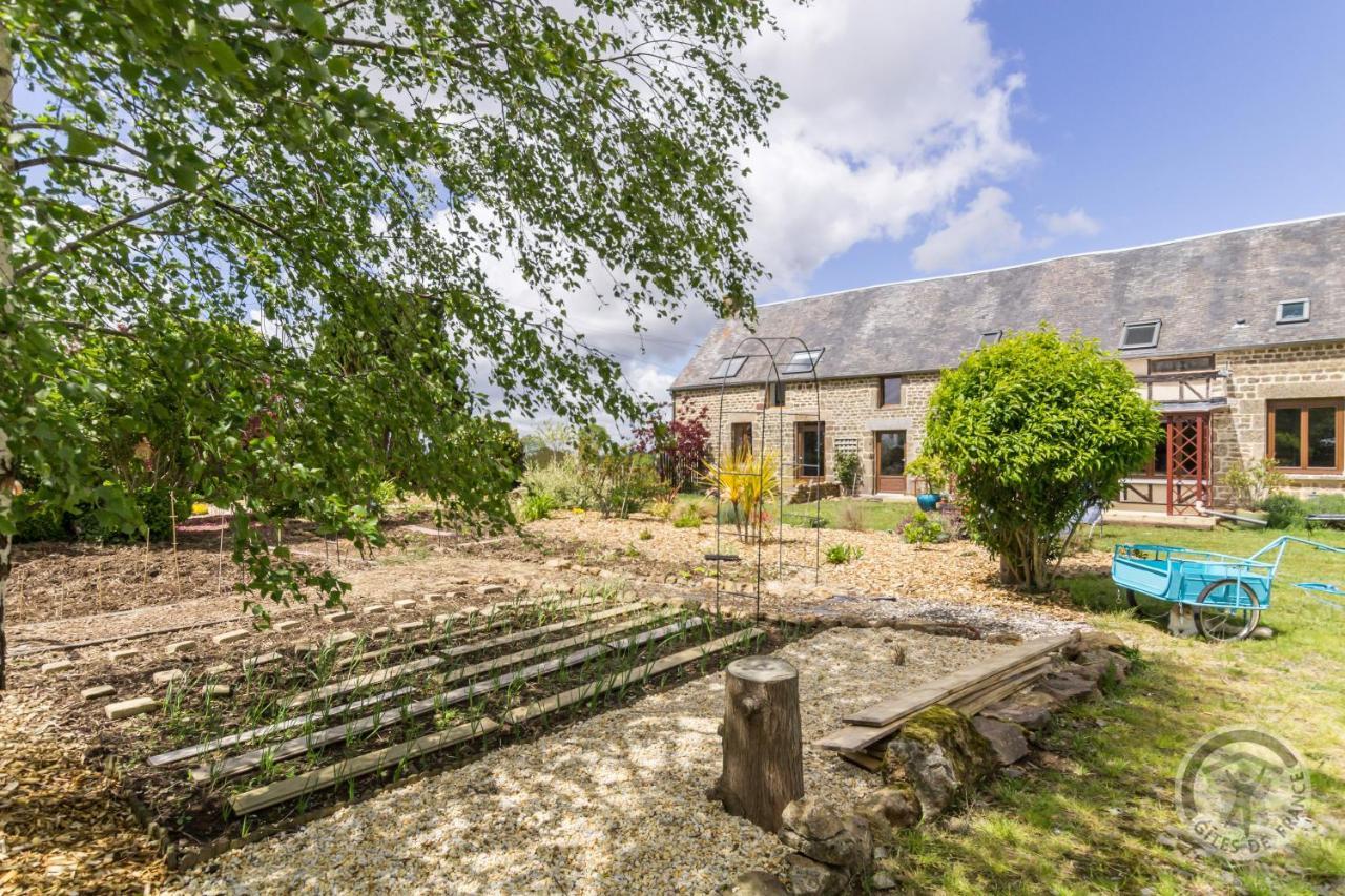 Bed and Breakfast Le jardin des fées à Savigny-le-Vieux Extérieur photo