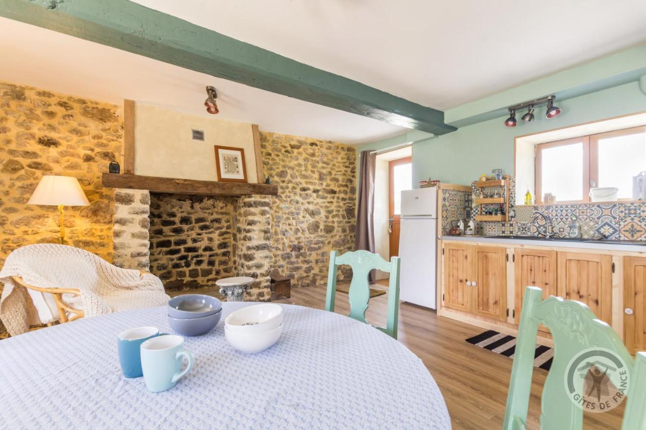 Bed and Breakfast Le jardin des fées à Savigny-le-Vieux Extérieur photo